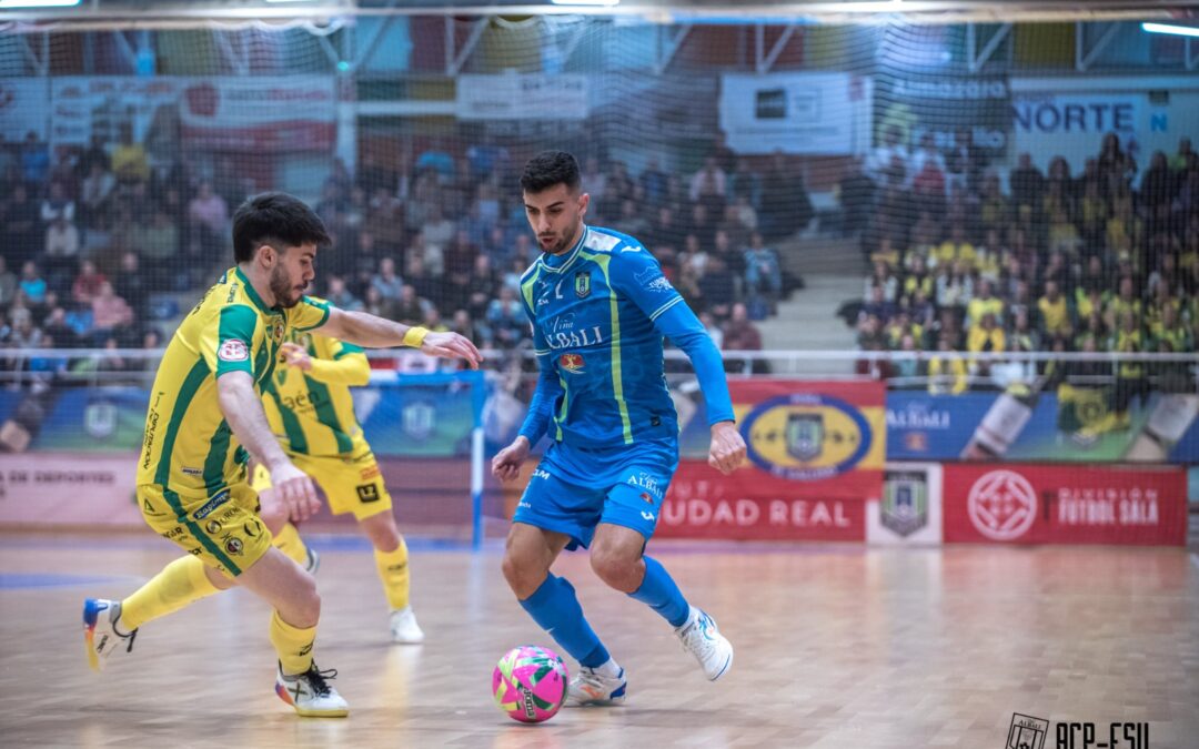 Jaén cae en Valdepeñas en un duelo decidido en los minutos finales