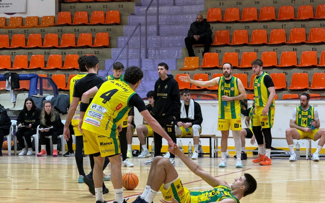 Jaén impone su ley en La Salobreja y duerme líder provisional